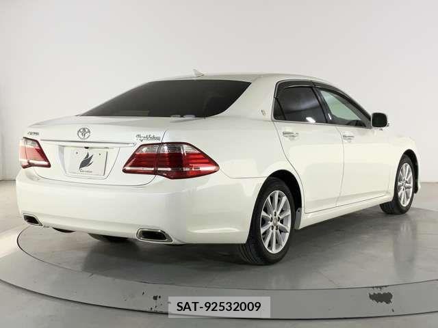 Toyota CROWN SEDAN 2011-11 7216577-5