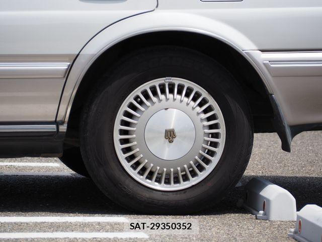 Toyota CROWN SEDAN 1991-04 7216557-10