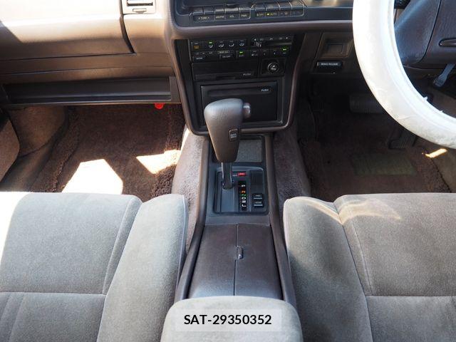 Toyota CROWN SEDAN 1991-04 7216557-17