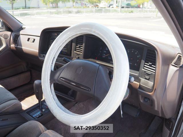 Toyota CROWN SEDAN 1991-04 7216557-1