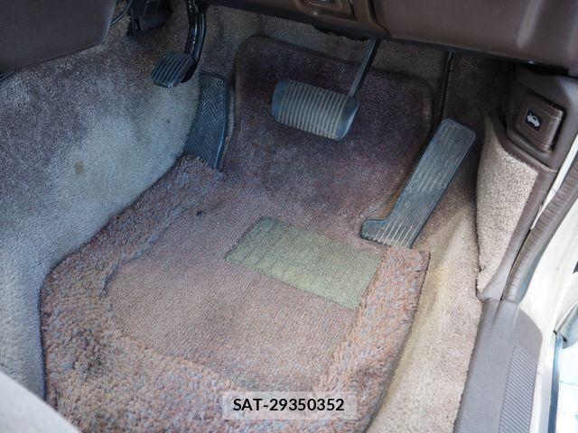 Toyota CROWN SEDAN 1991-04 7216557-23