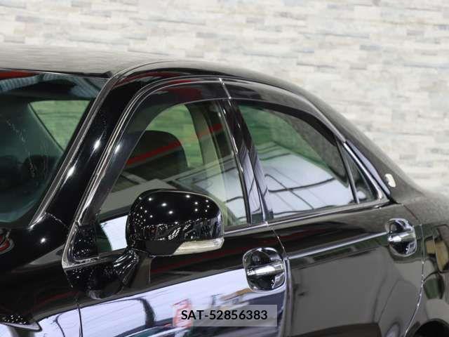 Toyota CROWN SEDAN 2012-03 7216576-17