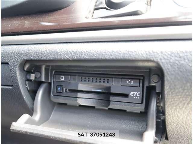 Toyota CROWN SEDAN 2015-11 7216585-24