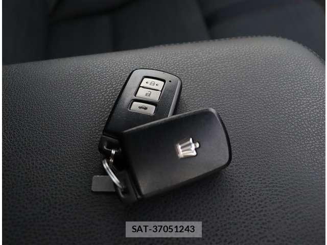 Toyota CROWN SEDAN 2015-11 7216585-26