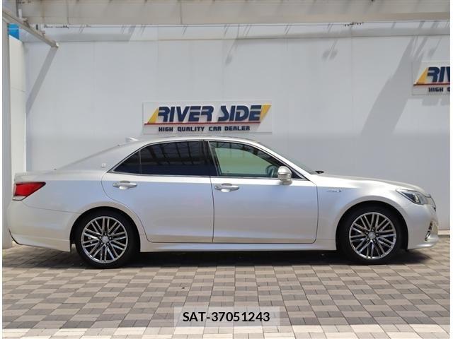 Toyota CROWN SEDAN 2015-11 7216585-4