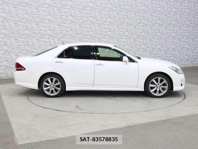 Toyota CROWN SEDAN 2008-09 7216564-13