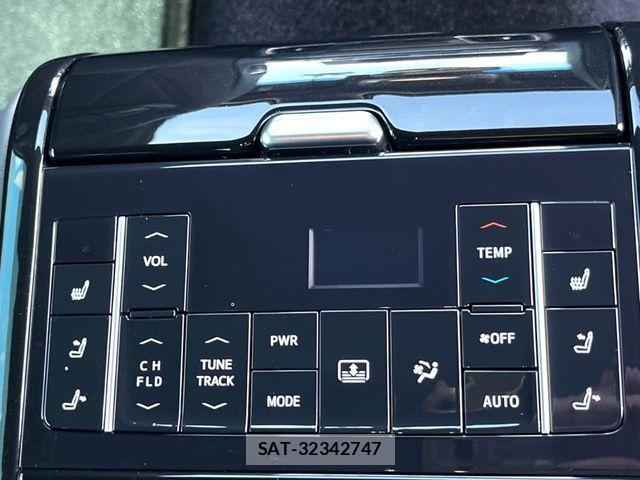 Toyota CROWN SEDAN 2021-01 7216594-5