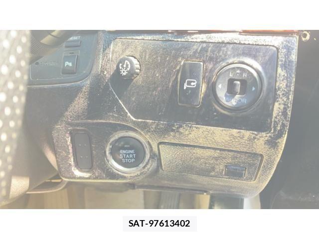 Toyota CROWN SEDAN 2004-03 7216555-12