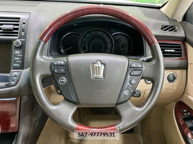 Toyota CROWN SEDAN 2009-11 7216574-10