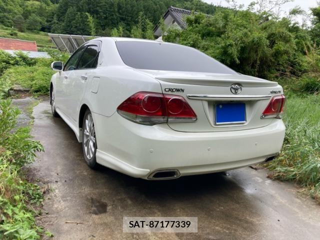 Toyota CROWN SEDAN 2010-06 7250261-4