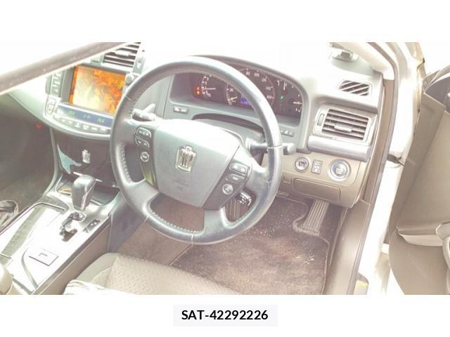 Toyota CROWN SEDAN 2009-08 7250266-7