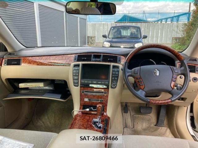 Toyota CROWN SEDAN 2004-12 7271739-18