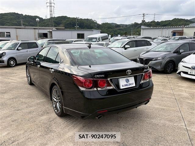 Toyota CROWN SEDAN 2017-07 7332685-11