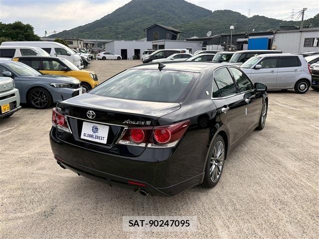 Toyota CROWN SEDAN 2017-07 7332685-13