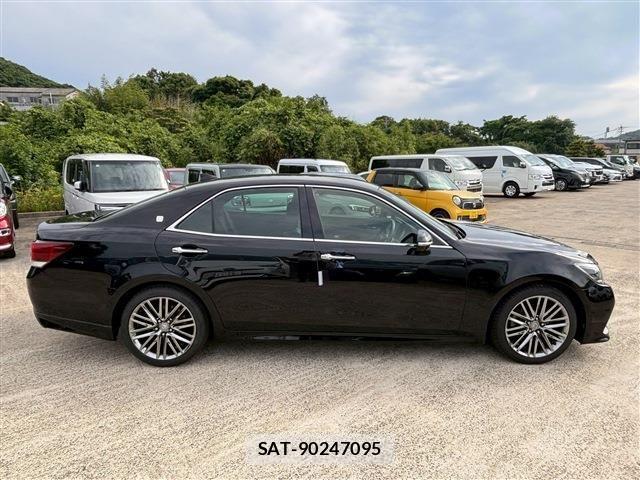 Toyota CROWN SEDAN 2017-07 7332685-14