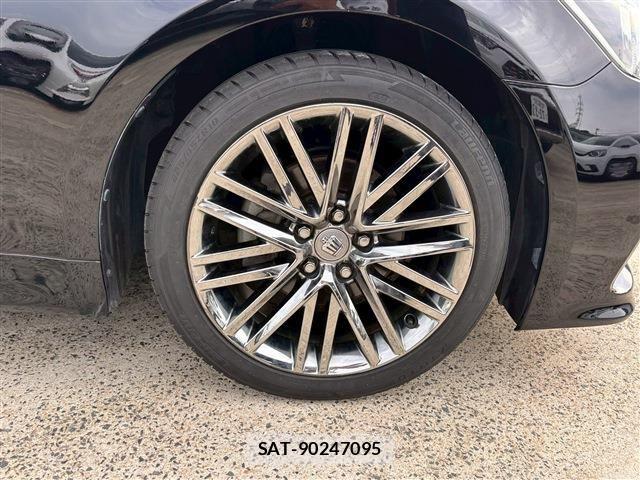 Toyota CROWN SEDAN 2017-07 7332685-15