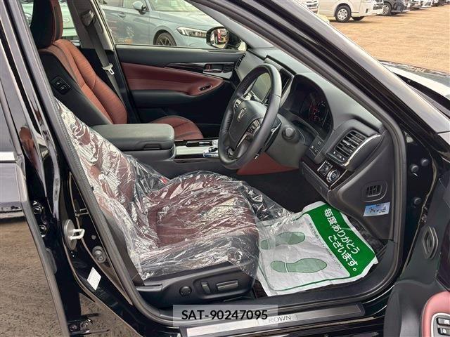 Toyota CROWN SEDAN 2017-07 7332685-16