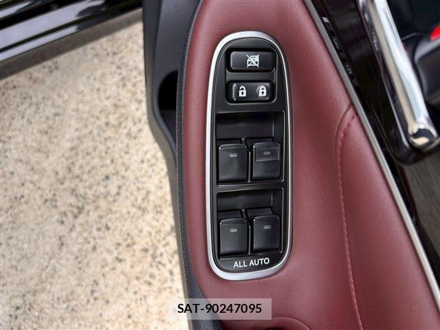 Toyota CROWN SEDAN 2017-07 7332685-17