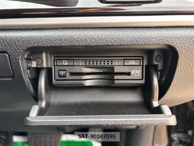 Toyota CROWN SEDAN 2017-07 7332685-20