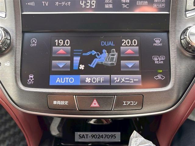 Toyota CROWN SEDAN 2017-07 7332685-24
