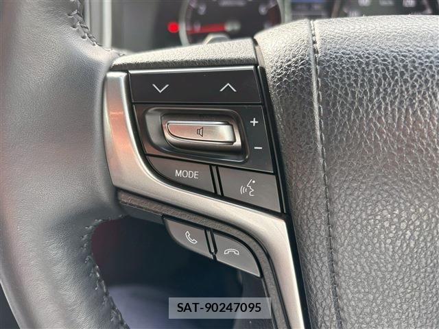 Toyota CROWN SEDAN 2017-07 7332685-26