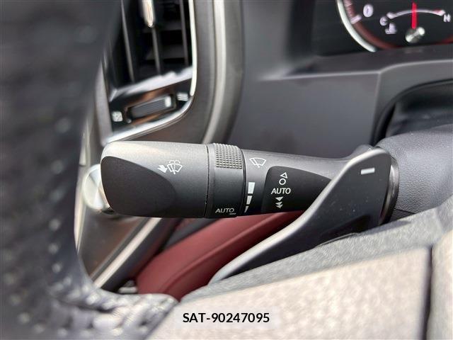 Toyota CROWN SEDAN 2017-07 7332685-28