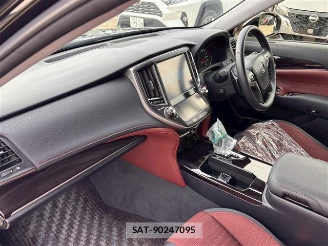 Toyota CROWN SEDAN 2017-07 7332685-3