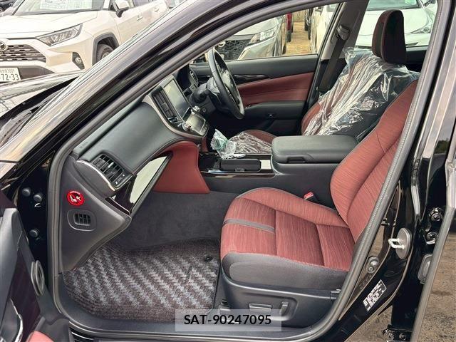 Toyota CROWN SEDAN 2017-07 7332685-4