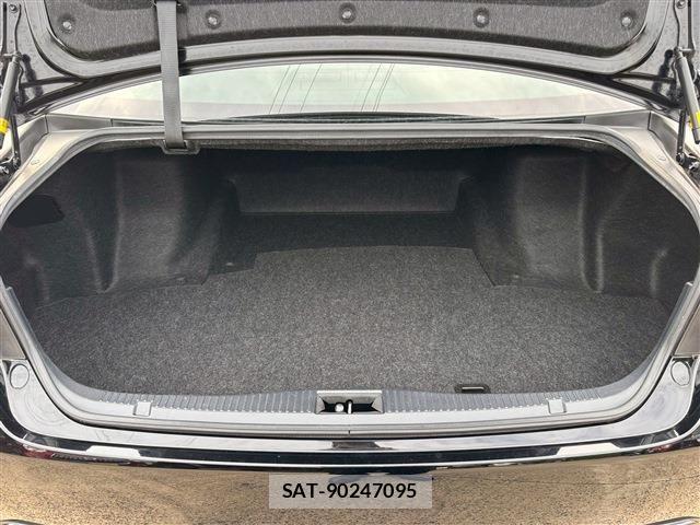 Toyota CROWN SEDAN 2017-07 7332685-6