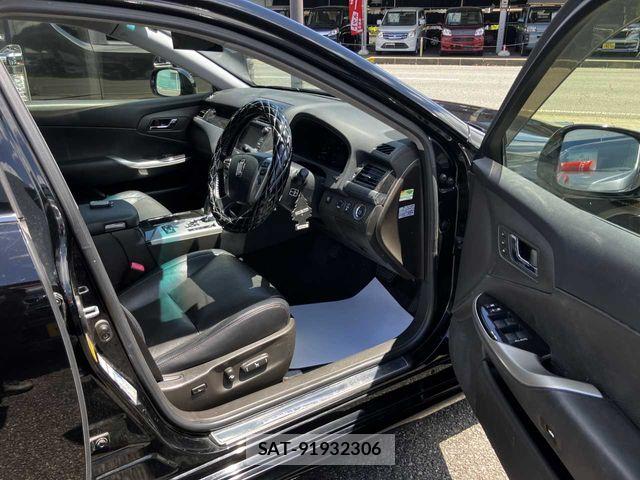 Toyota CROWN SEDAN 2012-08 7357272-1