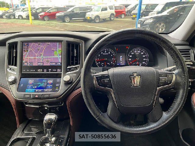 Toyota CROWN SEDAN 2013-10 7453650-1