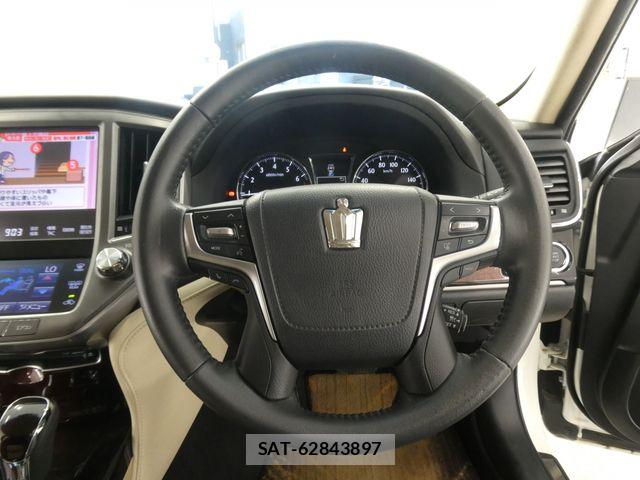 Toyota CROWN SEDAN 2016-06 7508426-21