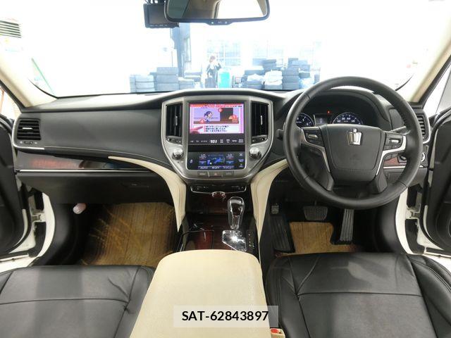 Toyota CROWN SEDAN 2016-06 7508426-2