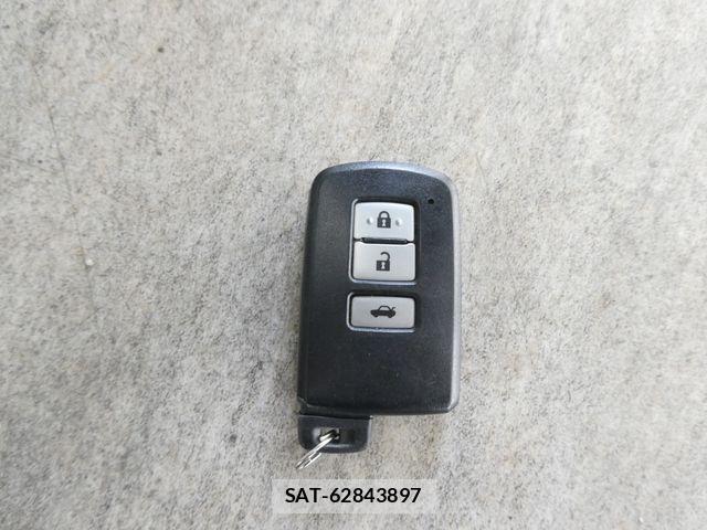 Toyota CROWN SEDAN 2016-06 7508426-29