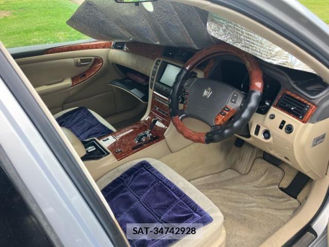 Toyota CROWN SEDAN 2004-07 7508430-4