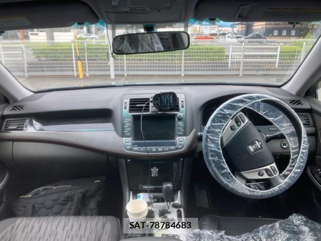Toyota CROWN SEDAN 2011-06 7500042-11