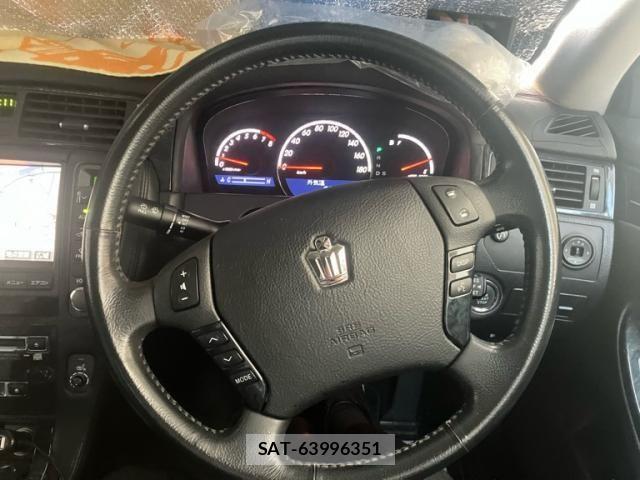 Toyota CROWN SEDAN 2004-01 7500045-19