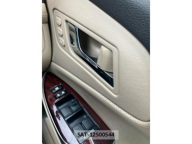 Toyota CROWN SEDAN 2012-07 7615798-17