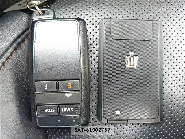 Toyota CROWN SEDAN 2014-09 7615788-12