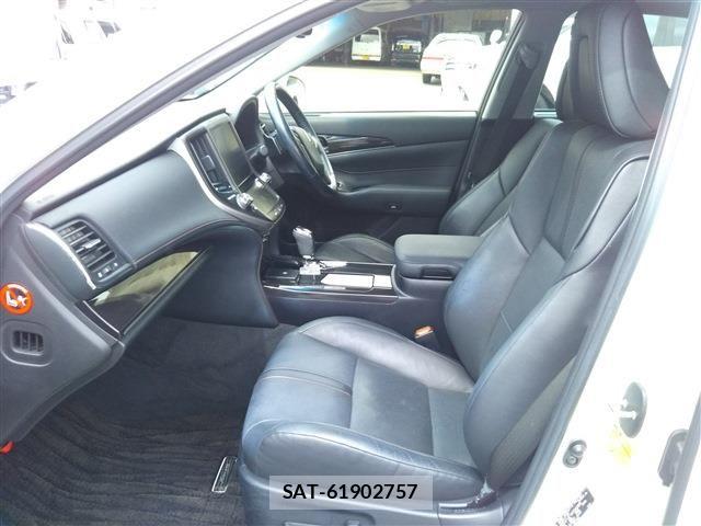 Toyota CROWN SEDAN 2014-09 7615788-17
