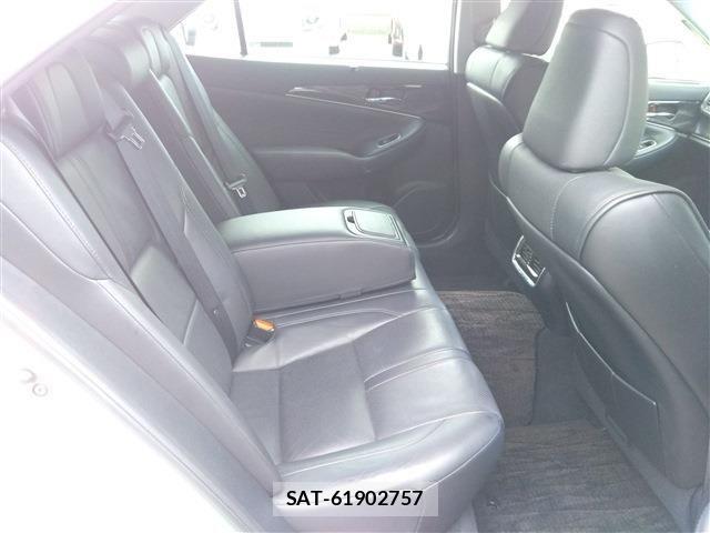 Toyota CROWN SEDAN 2014-09 7615788-21