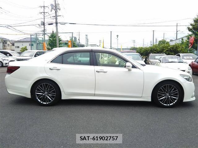 Toyota CROWN SEDAN 2014-09 7615788-2