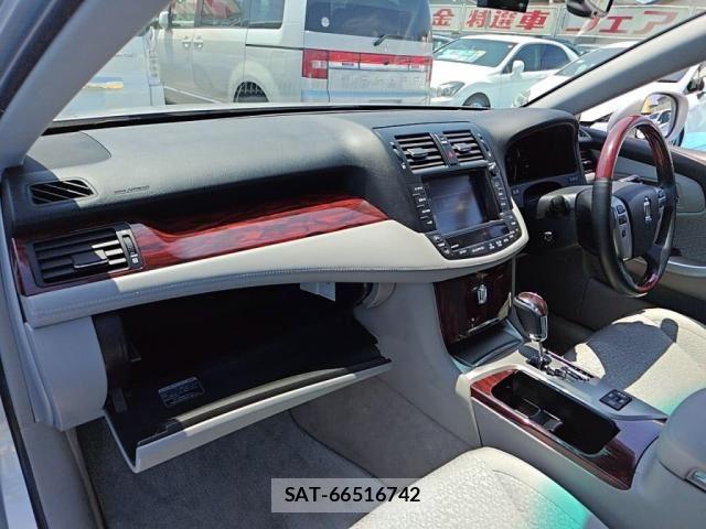 Toyota CROWN SEDAN 2012-05 7615793-21