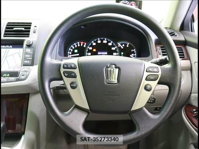 Toyota CROWN SEDAN 2012-01 7615795-9