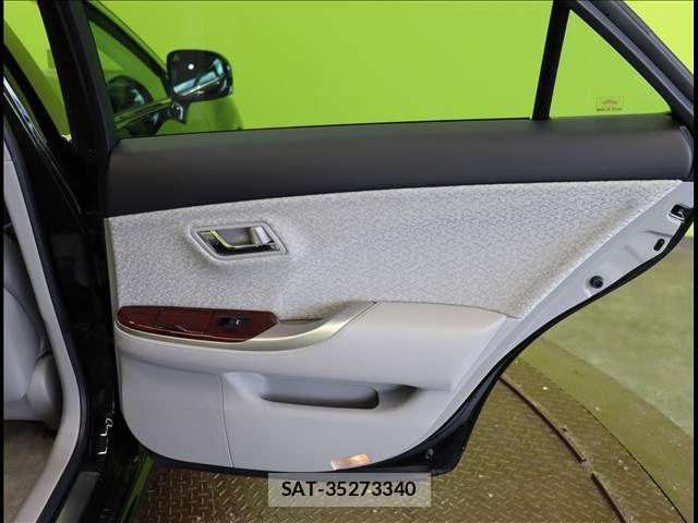 Toyota CROWN SEDAN 2012-01 7615795-21