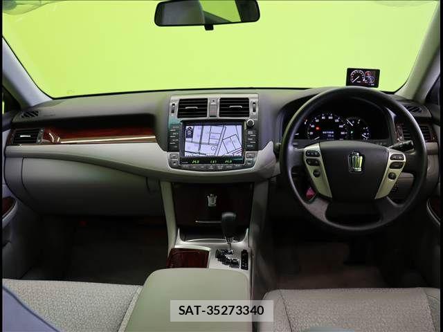 Toyota CROWN SEDAN 2012-01 7615795-2