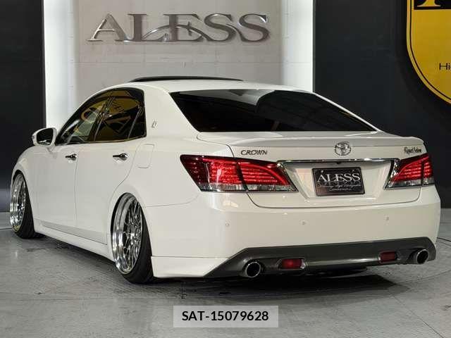 Toyota CROWN SEDAN 2013-02 7783822-12