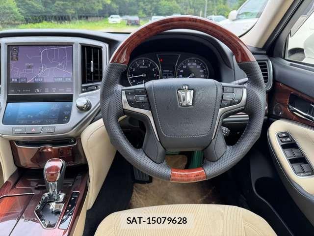Toyota CROWN SEDAN 2013-02 7783822-19