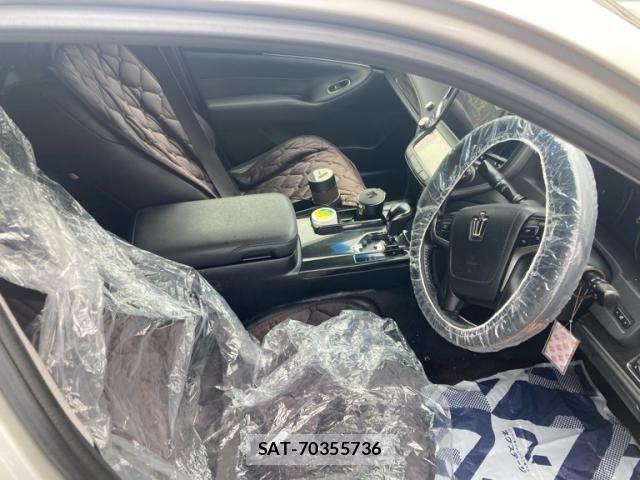 Toyota CROWN SEDAN 2013-10 7783820-8