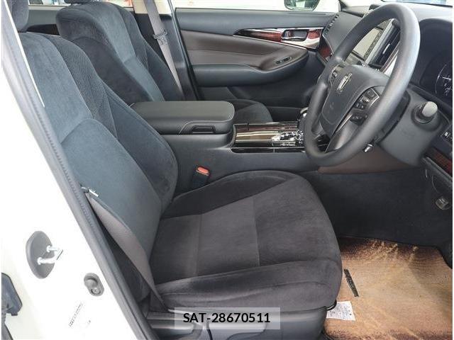 Toyota CROWN SEDAN 2018-03 7875883-12